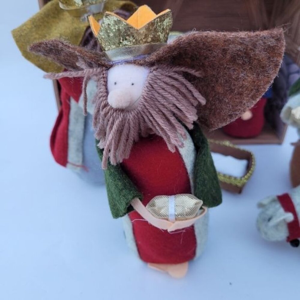 New Felt Nativity Christmas Home Decor Folk Art boutique Mary Joseph Jesus - Picture 2 of 10